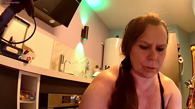 Snapshot of Endrocleia chatting on 10.06.25 Endrocleia online show from 10.06.25