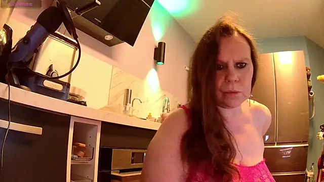 Snapshot of Endrocleia chatting on 10.16.25 Endrocleia online show from 10.16.25