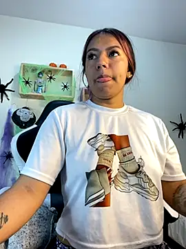 Ivann4 online show from 10.22.25