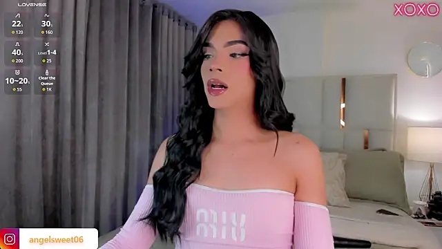Snapshot of ANGELL06 chatting on 10.10.25 ANGELL06 online show from 10.10.25