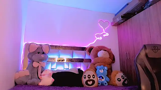 Snapshot of Lucidollts_ chatting on 02.01.25 Lucidollts online show from 02.01.25