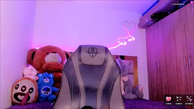 Snapshot of Lucidollts_ chatting on 02.07.25 Lucidollts online show from 02.07.25