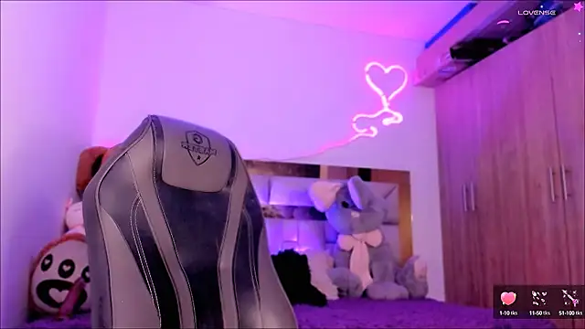 Snapshot of Lucidollts_ chatting on 02.07.25 Lucidollts online show from 02.07.25