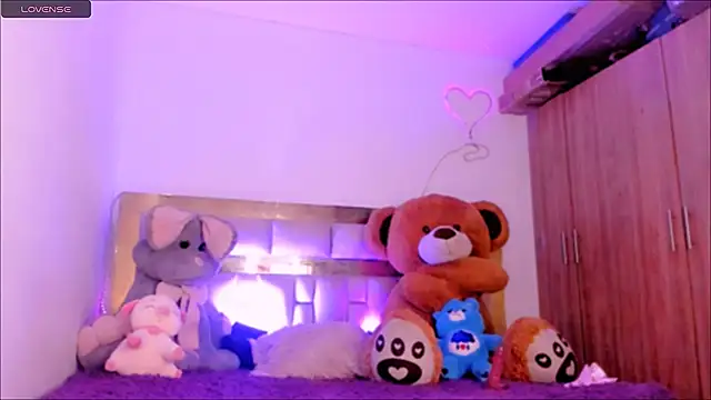 Snapshot of Lucidollts_ chatting on 02.09.25 Lucidollts online show from 02.09.25