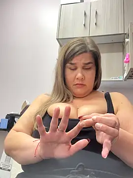 LolaBeretta online show from 10.14.25