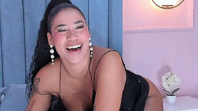 Snapshot of Salome_Diaz_ chatting on 02.06.25 Salome Diaz  online show from 02.06.25