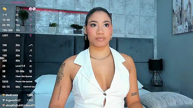 Snapshot of Salome_Diaz_ chatting on 02.11.25 Salome Diaz  online show from 02.11.25