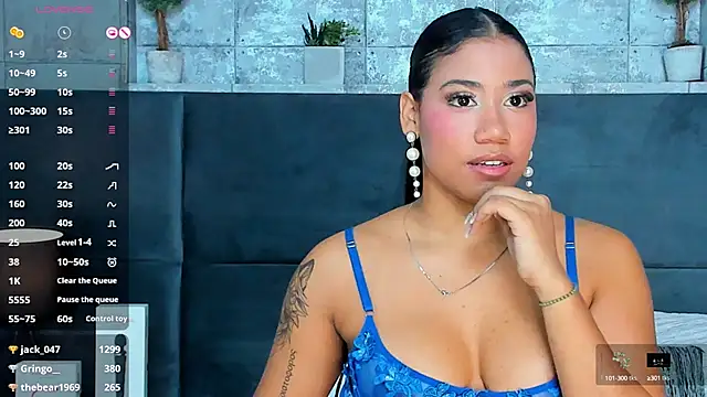 Snapshot of Salome_Diaz_ chatting on 02.17.25 Salome Diaz  online show from 02.17.25