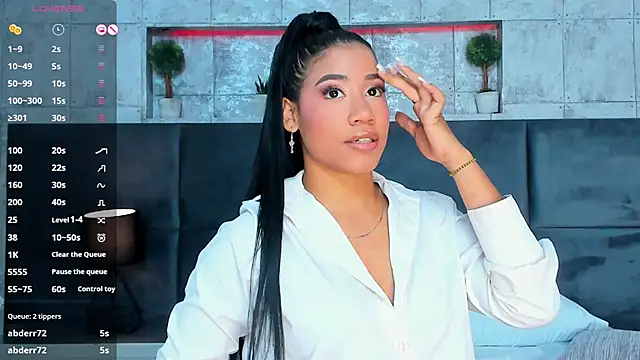 Snapshot of Salome_Diaz_ chatting on 02.18.25 Salome Diaz  online show from 02.18.25