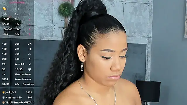 Snapshot of Salome_Diaz_ chatting on 02.19.25 Salome Diaz  online show from 02.19.25