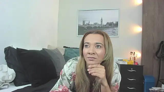 Snapshot of penelope_handaos chatting on 10.07.25 penelope handaos online show from 10.07.25