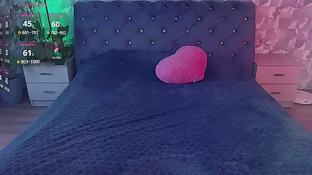 SuzannaWild online show from 02.08.25