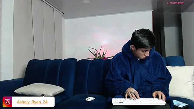 ashely ryan24 online show from 02.07.25