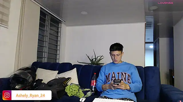 ashely ryan24 online show from 03.04.25