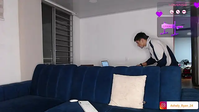 ashely ryan24 online show from 09.18.25