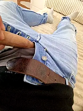 Snapshot of Alexo69byby69 chatting on 12.16.25 Alexo69byby69 online show from 12.16.25