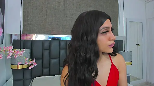 Snapshot of _cat_18 chatting on 12.14.24  cat 18 online show from 12.14.24