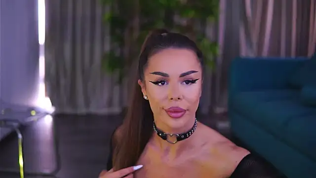 Snapshot of MissKiarra chatting on 03.09.25 MissKiarra online show from 03.09.25