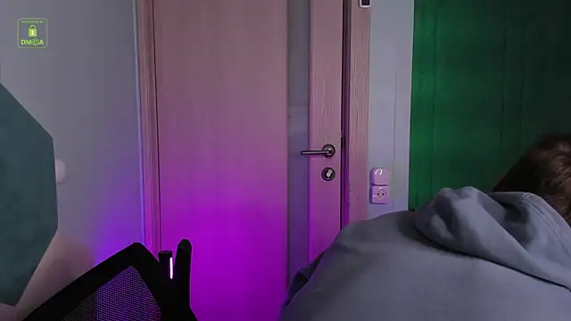 Snapshot of MarkGWalker chatting on 12.21.24 MarkGWalker online show from 12.21.24