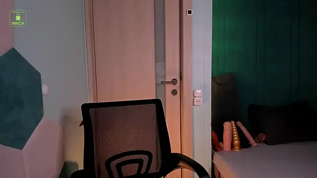 Snapshot of MarkGWalker chatting on 02.08.25 MarkGWalker online show from 02.08.25