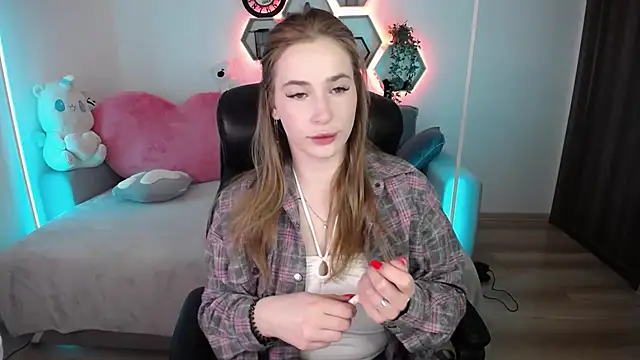 Snapshot of SabrinViolet chatting on 04.26.26 SabrinViolet online show from 04.26.26