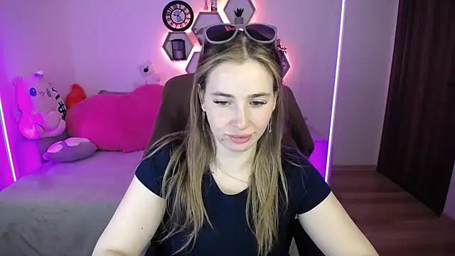 Snapshot of SabrinViolet chatting on 05.06.26 SabrinViolet online show from 05.06.26