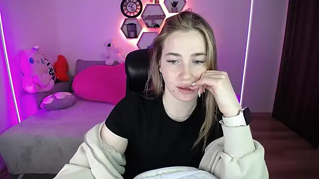 Snapshot of SabrinViolet chatting on 05.08.26 SabrinViolet online show from 05.08.26