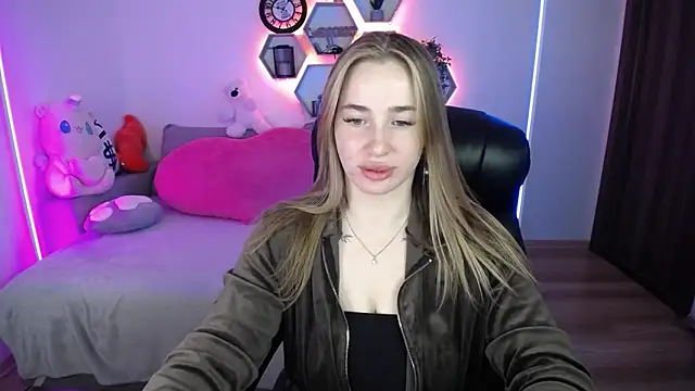 Snapshot of SabrinViolet chatting on 05.09.26 SabrinViolet online show from 05.09.26