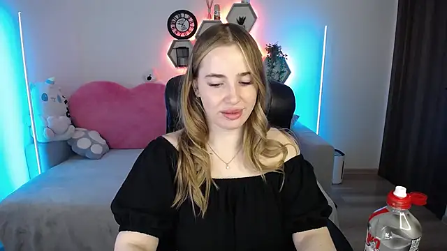 Snapshot of SabrinViolet chatting on 05.23.26 SabrinViolet online show from 05.23.26