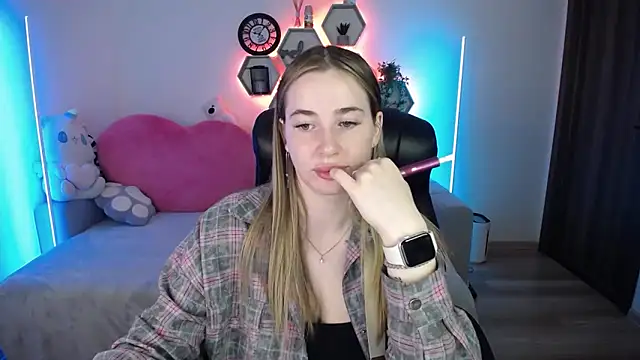 Snapshot of SabrinViolet chatting on 05.25.26 SabrinViolet online show from 05.25.26