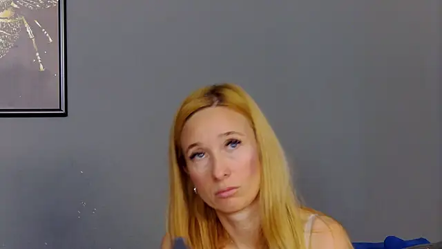 Snapshot of AnneHove chatting on 06.15.26 AnneHove online show from 06.15.26