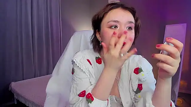 lilly Cherry  online show from 12.06.24