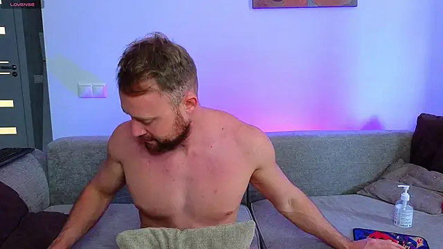 MaxMia online show from 12.20.24