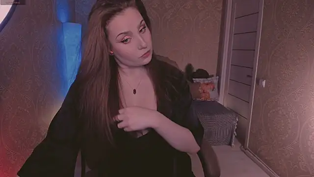 Eesmaaarrr online show from 10.13.25