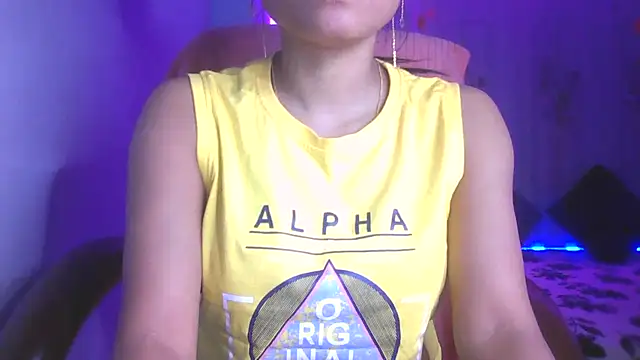 Snapshot of Queenhimanshi chatting on 03.04.25 Queenhimanshi online show from 03.04.25