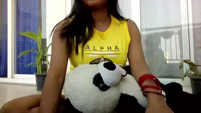 Snapshot of Queenhimanshi chatting on 10.17.25 Queenhimanshi online show from 10.17.25