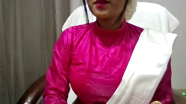 Snapshot of Queenhimanshi chatting on 11.19.25 Queenhimanshi online show from 11.19.25