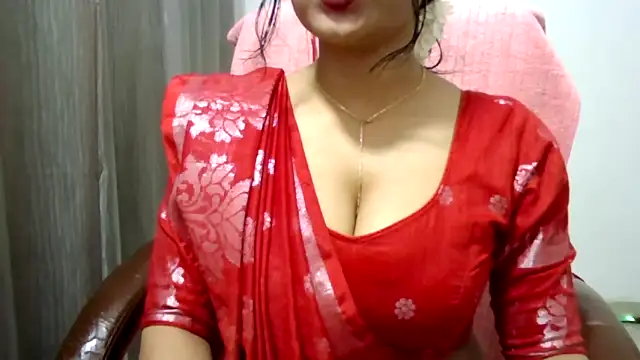Snapshot of Queenhimanshi chatting on 11.26.25 Queenhimanshi online show from 11.26.25