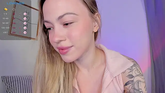 Snapshot of damn_cutie chatting on 01.06.26 damn cutie online show from 01.06.26