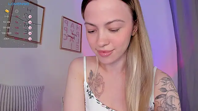 Snapshot of damn_cutie chatting on 01.09.26 damn cutie online show from 01.09.26