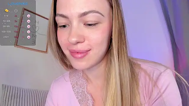 Snapshot of damn_cutie chatting on 02.15.26 damn cutie online show from 02.15.26