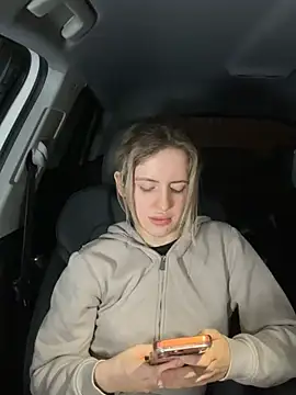 Holly-Glamour online show from 04.19.26