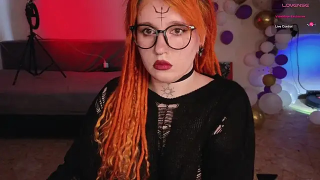 Snapshot of The_Full_Red_Moon chatting on 10.18.25 The Full Red Moon online show from 10.18.25