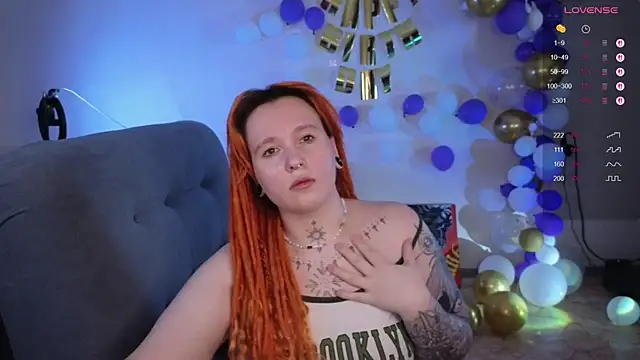 Snapshot of The_Full_Red_Moon chatting on 10.19.25 The Full Red Moon online show from 10.19.25