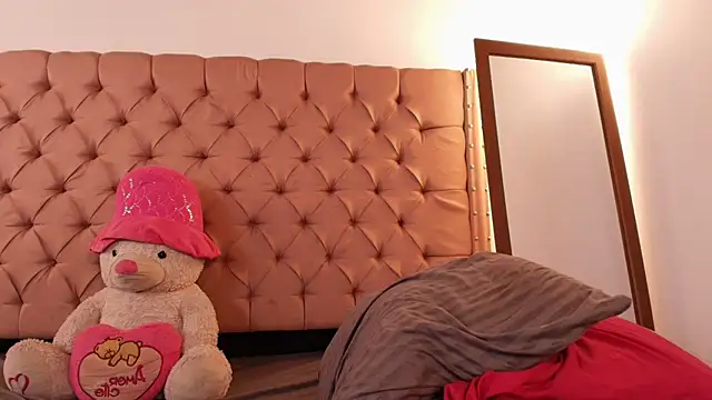 Snapshot of xanna_sweet chatting on 12.12.24 xanna sweet online show from 12.12.24