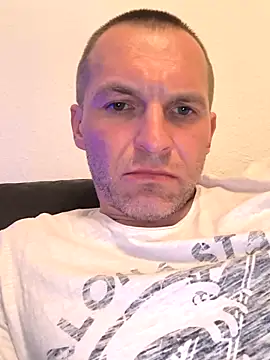 Snapshot of AttractiveSilk5 chatting on 03.08.26 AttractiveSilk5 online show from 03.08.26