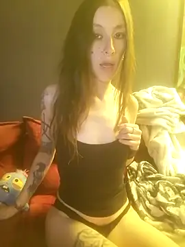 Snapshot of HerMagickTouch chatting on 10.28.25 HerMagickTouch online show from 10.28.25