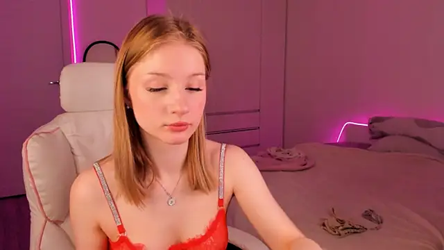 Snapshot of Eva_Davi chatting on 02.19.25 Eva Davi online show from 02.19.25