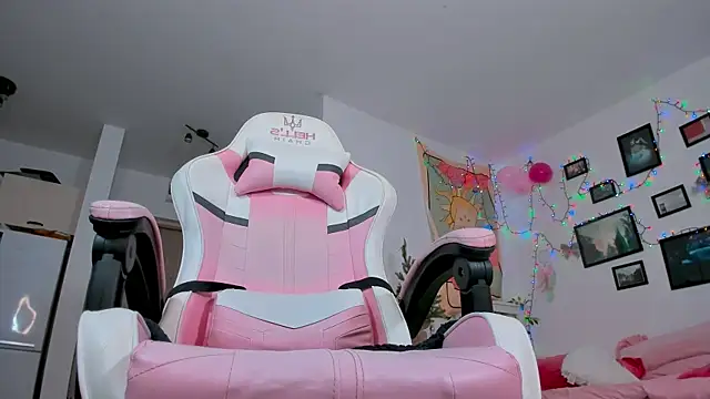 Mia Madden online show from 12.24.24