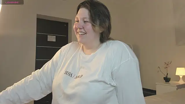 Snapshot of Ruth_Oliver chatting on 07.18.26 Ruth Oliver online show from 07.18.26